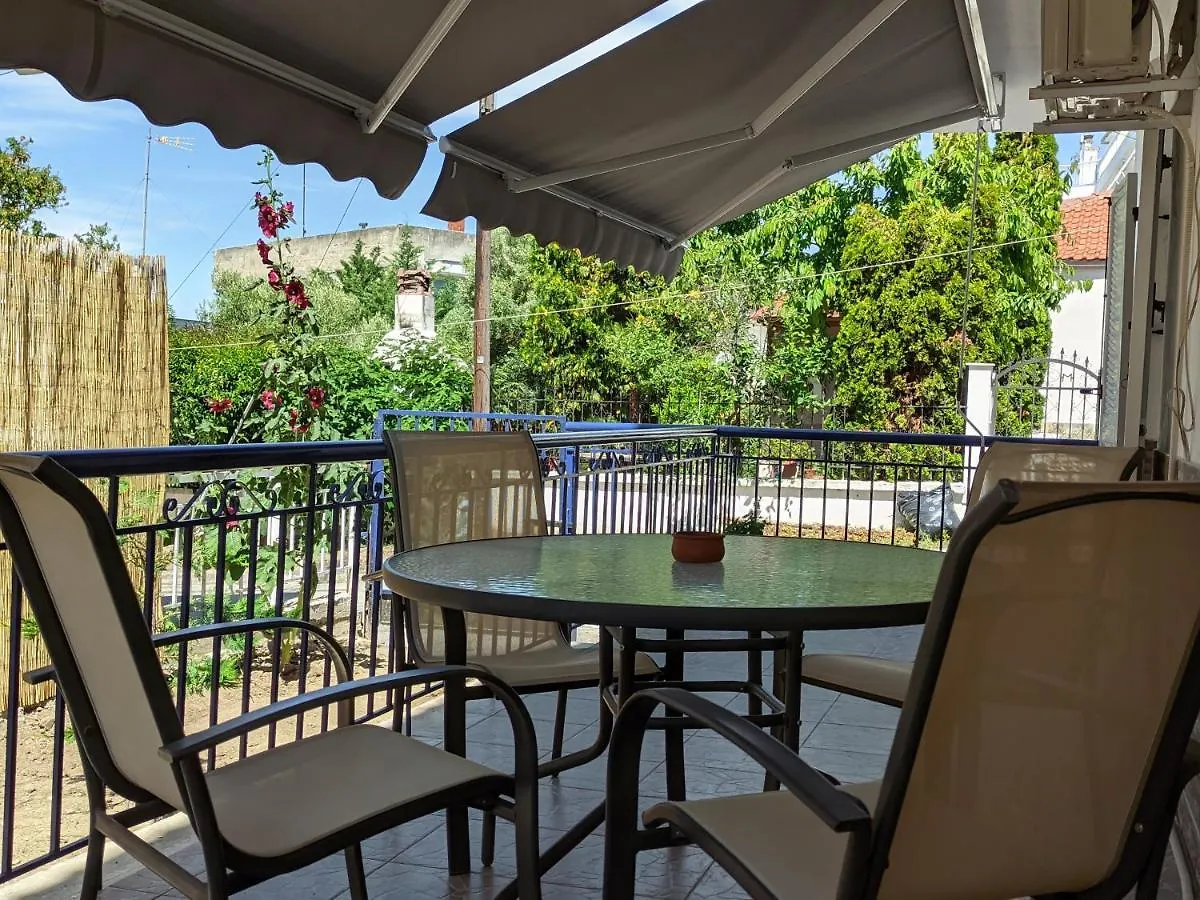 Seaside Apartments Nea Iraklia 0*,  Grecia