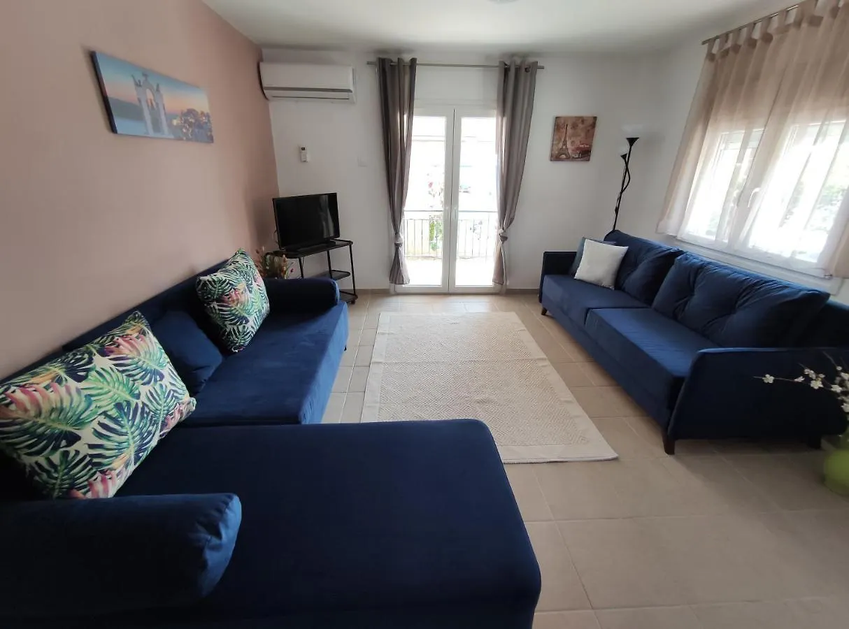 Seaside Apartments Nea Iraklia 0*,  Greece